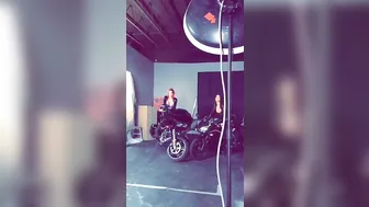 Anna Bell Peaks (AnnaBellPeaks) onlyfans Gorgeous mother jerking off her vagina