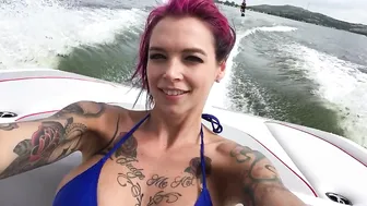 Anna Bell Peaks (AnnaBellPeaks) onlyfans Blissful Curvy squeezes vagina