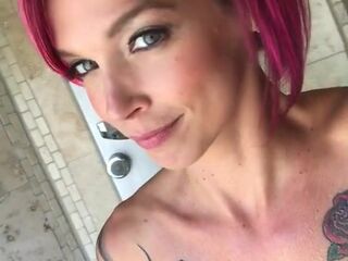 Where Does Anna Bell Peaks Live