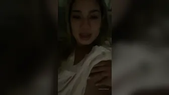 TheChantal onlyfans Babe caresses shaved pussy