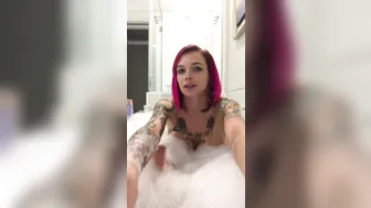 Anna Bell Peaks (AnnaBellPeaks) onlyfans Spicy trash relaxes two toys