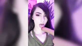 emilygrey Insatiable slut fucks two holes