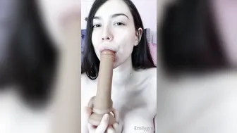 emilygrey Wonderful woman gently pulls pussy