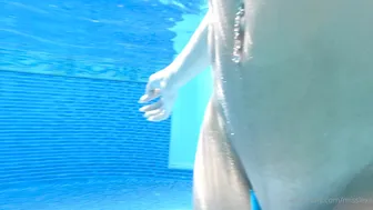 Miss Lexa (misslexa) onlyfans Mature lady naughty on the beach