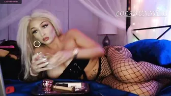 lolabunniixo chaturbate girl slut caresses wet pink hole through panties