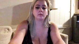 Lojo_jojo chaturbate Naughty female shows big tits