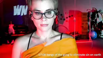 whorenickels Sweet babe sucks dildo