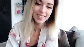 candy678 Naughty lady masturbating pussy fingers