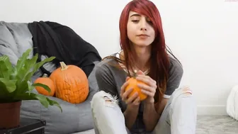 lizmreow gets an orgasm from jerking