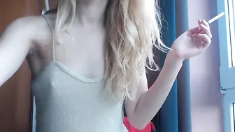 2h0tsister Juicy slut gets fucked by strap-on