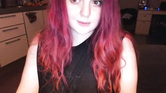 kriisrus skillful slut jerks off