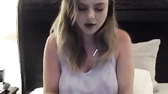 breeolson pulling hair down
