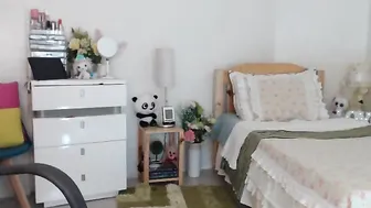 juicy_krissy Luxurious queen takes off her underwear