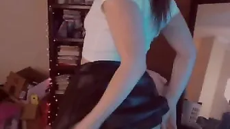 birthdaybelle Slutty bitch masturbates cunt