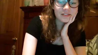 honeyyham Cool skinny rubs her lips sex