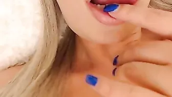 elynotyourgf Gorgeous girl masturbates cunt