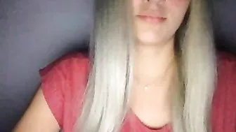 claraa1 Slutty bitch masturbates pussy