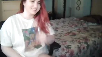 bombmarls Slutty ladies lick pussy