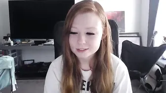 missamorous Cute bitch masturbates anus