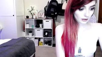 babeariel Crazy chick spreads legs