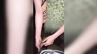 Kimmy Sun onlyfans Zierliches Luder spielt mit ihrem nassen