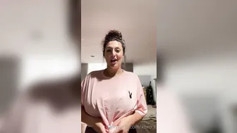 Tati Evan onlyfans Black-haired bitch caresses her charms