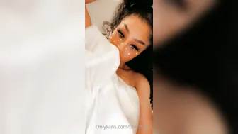 Blac Chyna aka msblacchyna onlyfans Modest slut tells interesting stories on camera