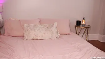 florarodgers onlyfans Young lady in stockings fucks wet pink hole