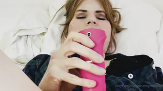 countrychristina onlyfans beautiful bitch caresses wet pink hole