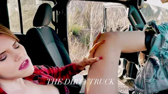 countrychristina onlyfans Sexy babe undresses on camera 2022 cam show