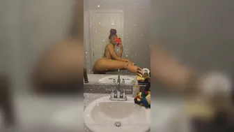 chynnamayberry1 onlyfans Juicy Latin Girl put on a sex toy