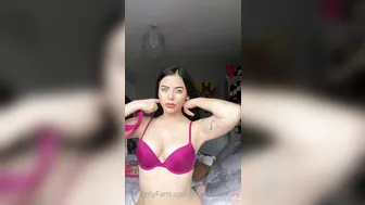 Jazzyj aka jasminheaney onlyfans playing with her ass