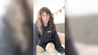 ickypeach onlyfans redhead online girl playing with fingers