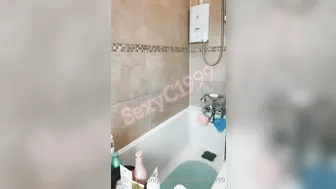 sexyc1999 onlyfans Gorgeous babe fucks her shaved cunt