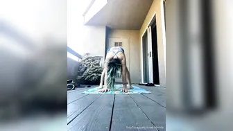 Alaska aka alaskafornia onlyfans Curly slut fucks both