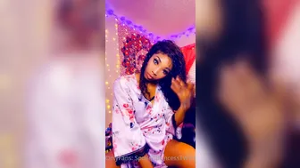 spoiledbrincesstwerks onlyfans Blissful female fucks wet pink hole with vibrator