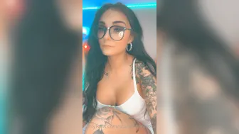 scarletsummerx onlyfans Top model caresses shaved wet pink hole