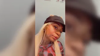 nevvycakes onlyfans Busty chick rubs her body with oil