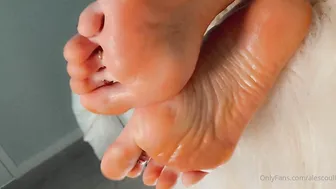 Goddess Alessa aka alescoulier onlyfans Busty sluts lick wet pink hole