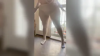 Alex Blair aka itsalexblair onlyfans Playful lady fondles her finger