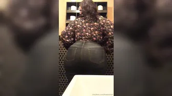 Alex Blair aka itsalexblair onlyfans Very hot scrawny plays in the shower