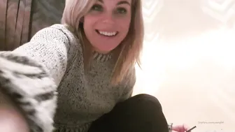 Queengf90 onlyfans Fingering video with a stripchat model