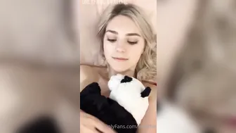 eva elfie onlyfans cam kitty play with fingers