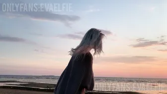 eva elfie onlyfans Pretty lady fucking wet pink hole with sex machine