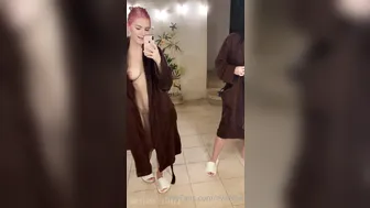 eva elfie onlyfans babe cums off toys