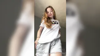 xxlittlegeexx onlyfans Busty blonde masturbating shaved vagina