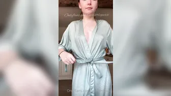 xxlittlegeexx onlyfans Cheeky bitch exposes beautiful tits