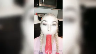 snowinnhouston onlyfans Lustful bitch sucks a dude's penis