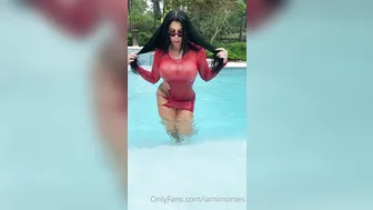 iamlmonies onlyfans play with big wet lips of informal girl