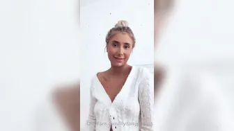 lilydaisyphillips onlyfans Licking her wet wet pink hole